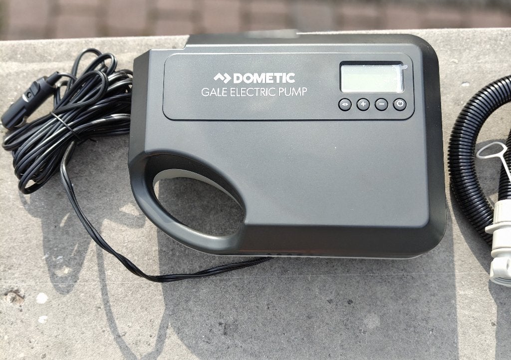 Dometic Gale 12v pomp, Caravans en Kamperen, Tentaccessoires, Ophalen, Zo goed als nieuw