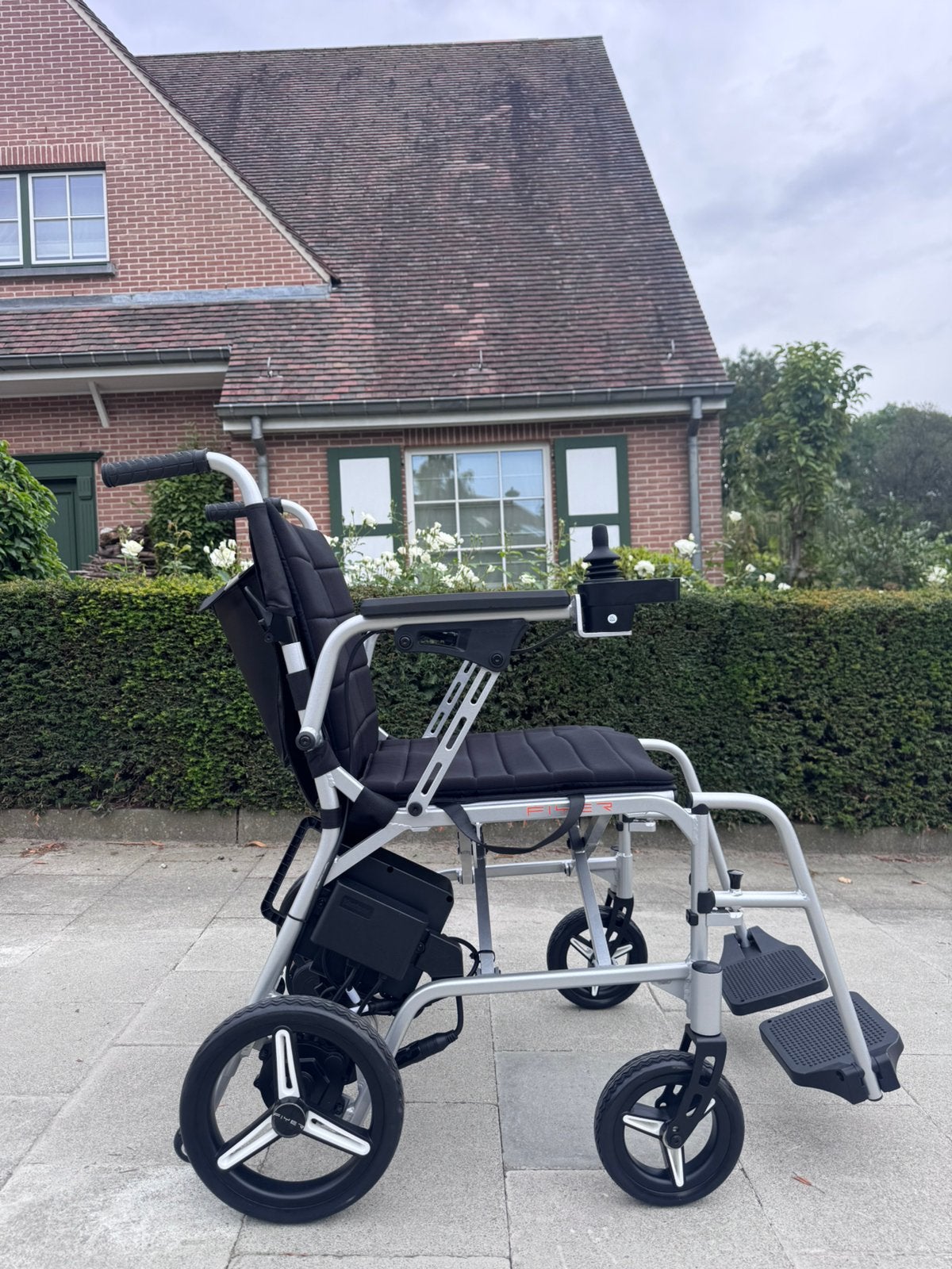Chaise électrique Flyer FR12 – légère, pratique et moderne., Enlèvement ou Envoi, Pliant, Neuf, Fauteuil roulant électrique