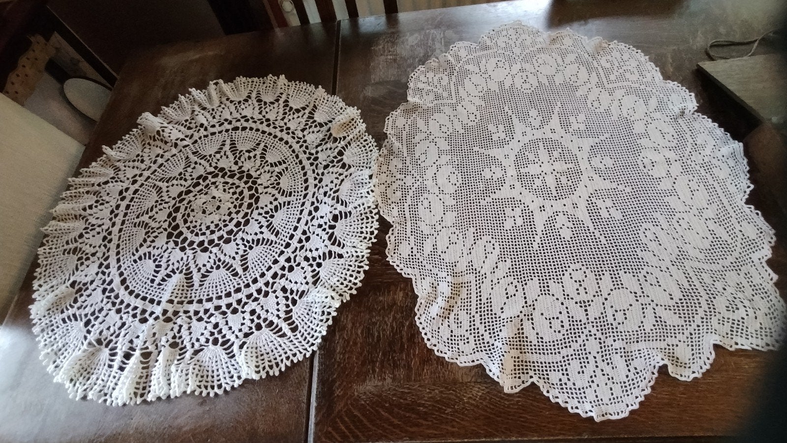 gehaakte tafelkleedjes wit vintage rond ovaal 66 cm, Antiquités & Art, Tapis & Textile, Enlèvement ou Envoi