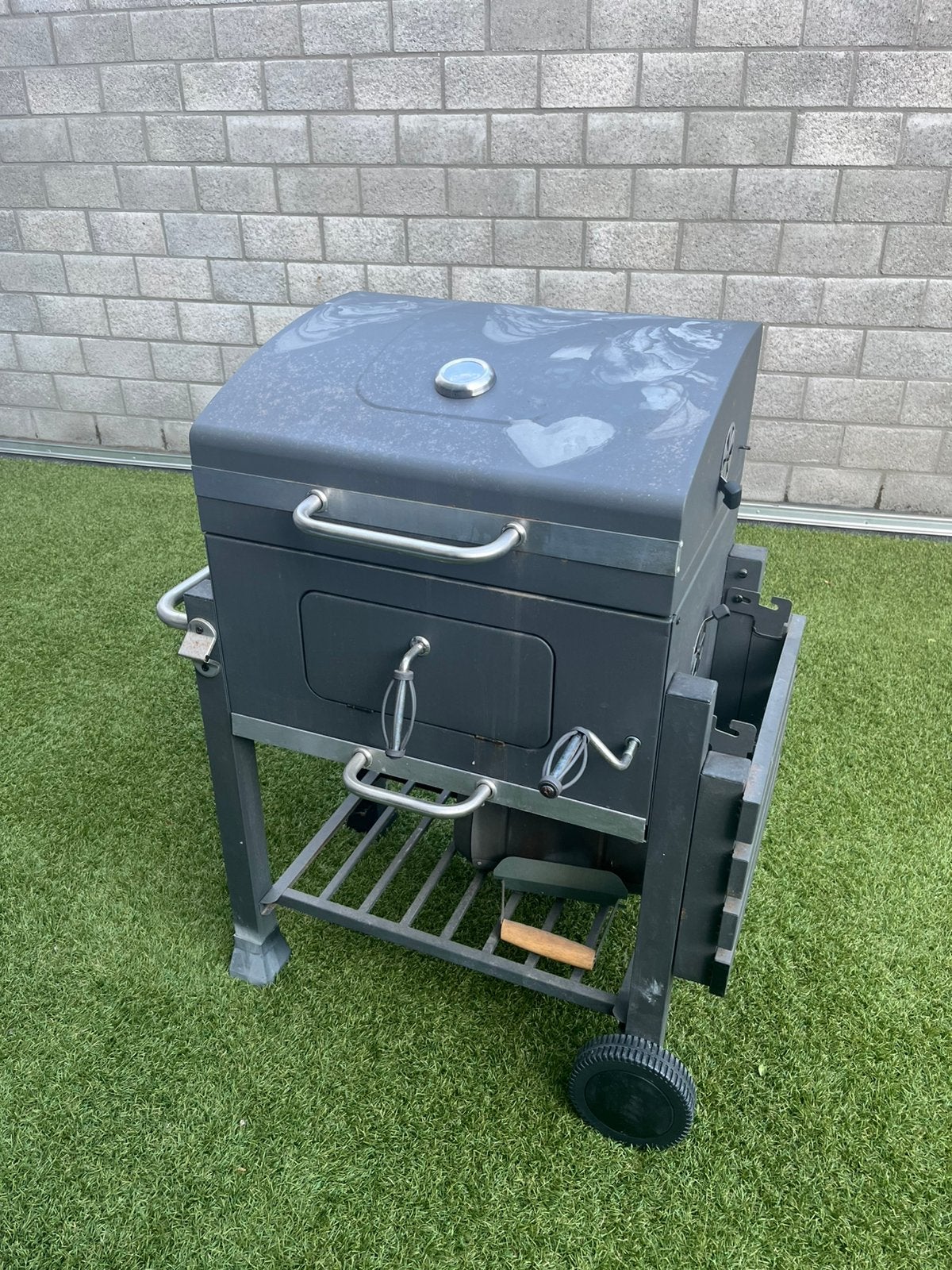 Houtskool BBQ met deksel, thermometer + beschermhoes, Ophalen, Gebruikt, Met accessoires