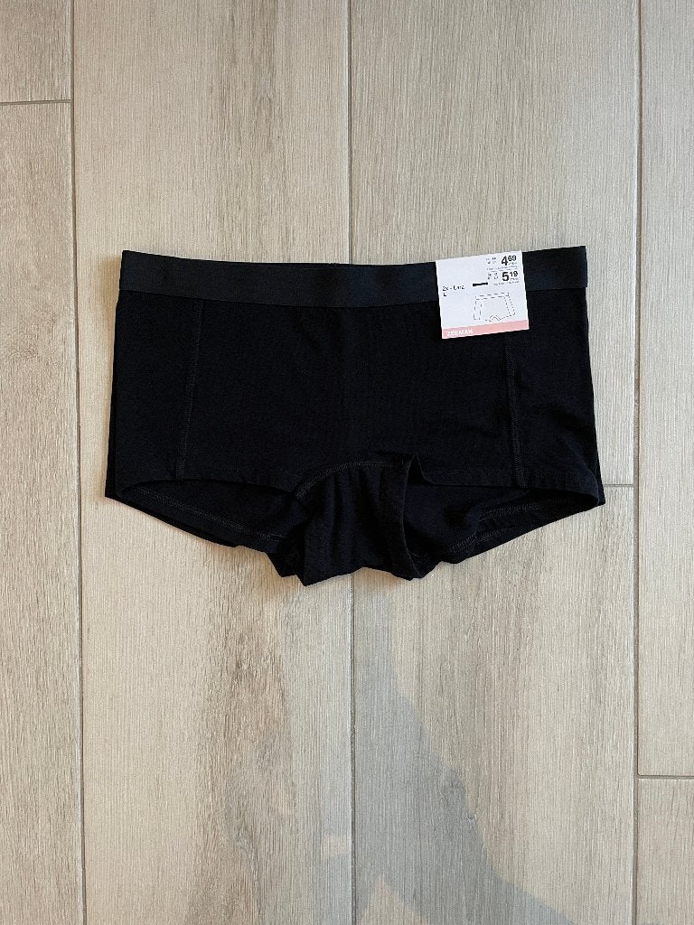 2 Nieuwe zwarte shortjes Lara (Zeeman) maat L, Zeeman, Enlèvement ou Envoi, Noir, Pantalon ou Short