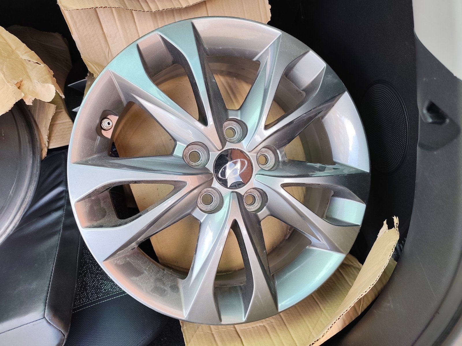 lot de jantes d'origine Hyundai avec capteur de pression, Autos : Pièces & Accessoires, Pneus & Jantes, 4 Saisons, 16 pouces, Véhicule de tourisme