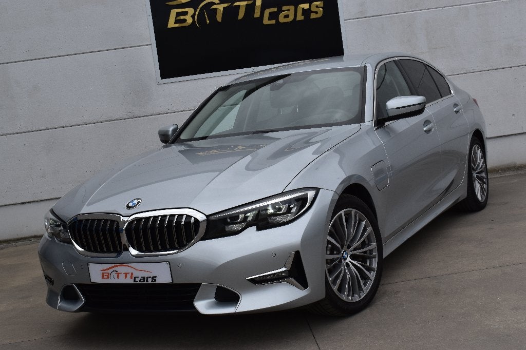 BMW 330e Hybrid || Luxury-Line || HUD || 360Camera, Auto's, BMW, Automaat, Achterwielaandrijving, 4 cilinders, https://public.car-pass.be/vhr/8c1abb15-61bf-4110-80e5-a96d57560ce3