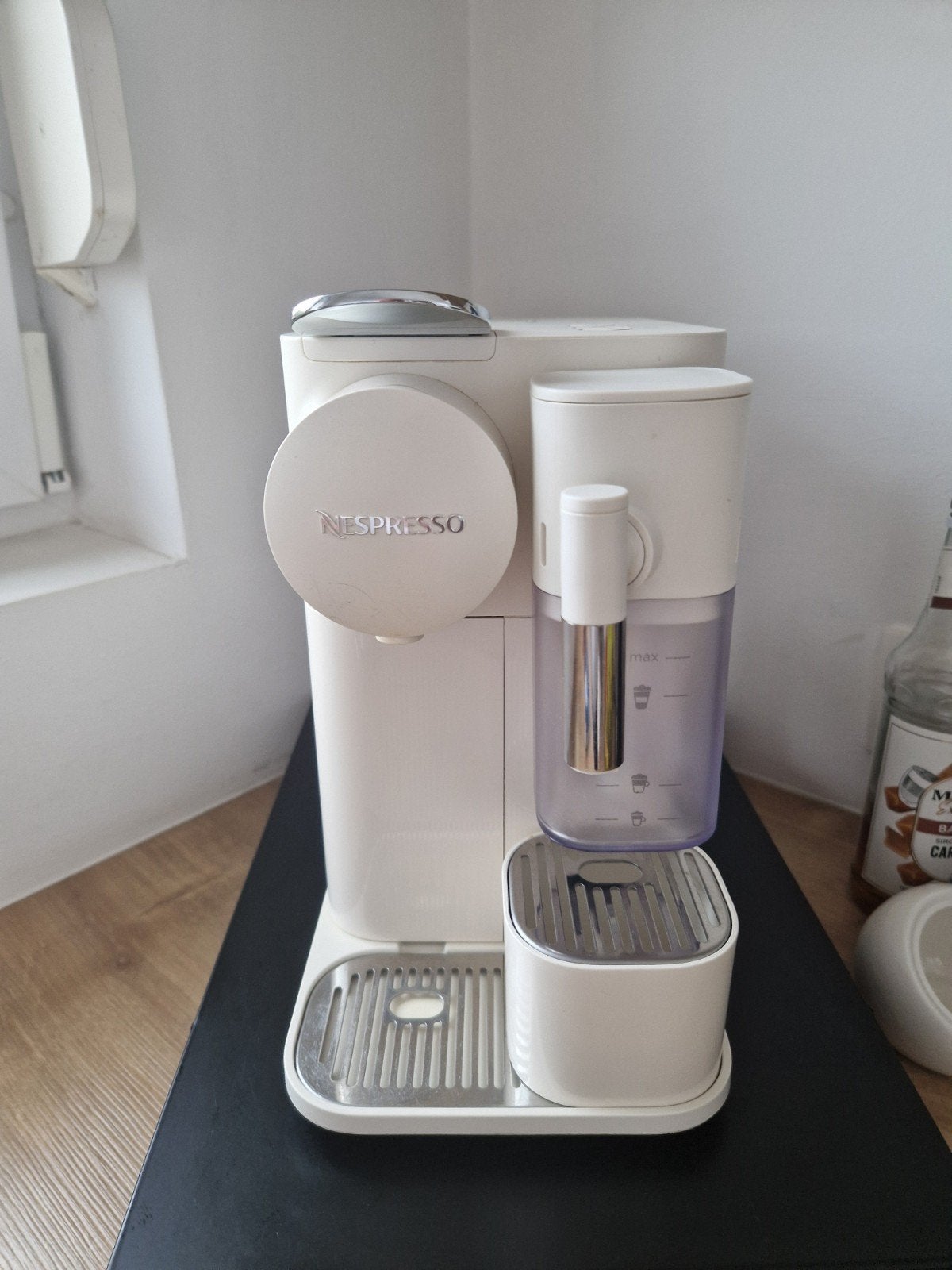 Nespresso Lattissimo One, Electroménager, Machine à espresso, Réservoir d'eau amovible, Enlèvement ou Envoi, Dosettes et capsules de café