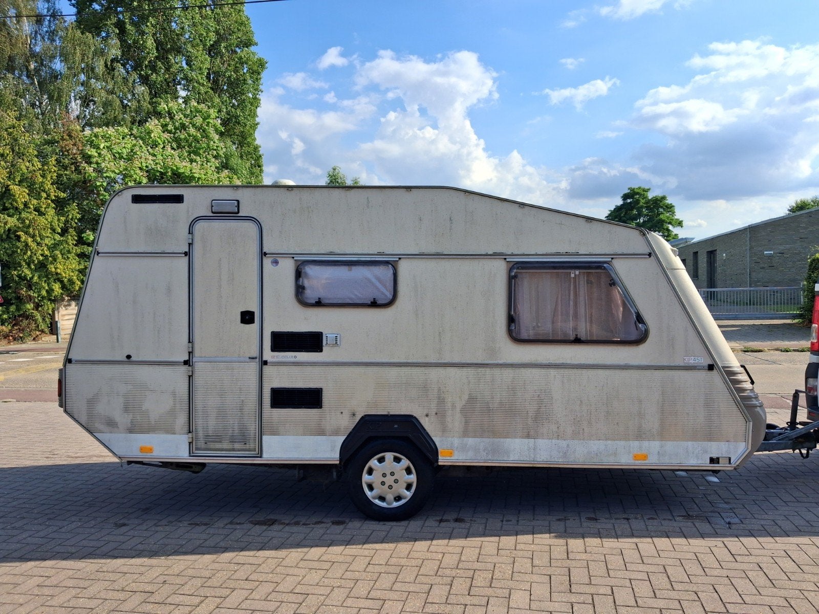 Caravan zonder papieren ,voor vaste plaats, Particulier, Kip