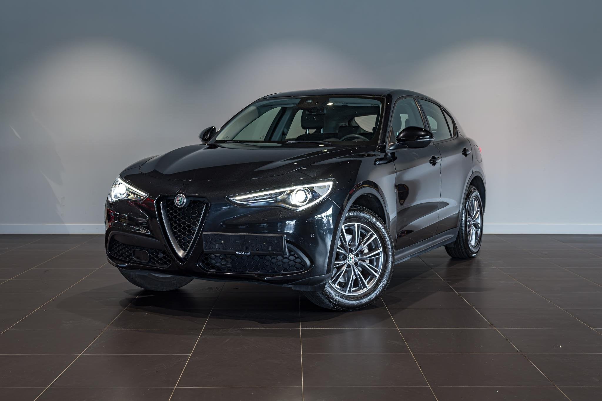 Alfa Romeo Stelvio 2.0 200 Super AWD, Auto's, Alfa Romeo, Stof, Euro 6, 2000 kg, Zwart