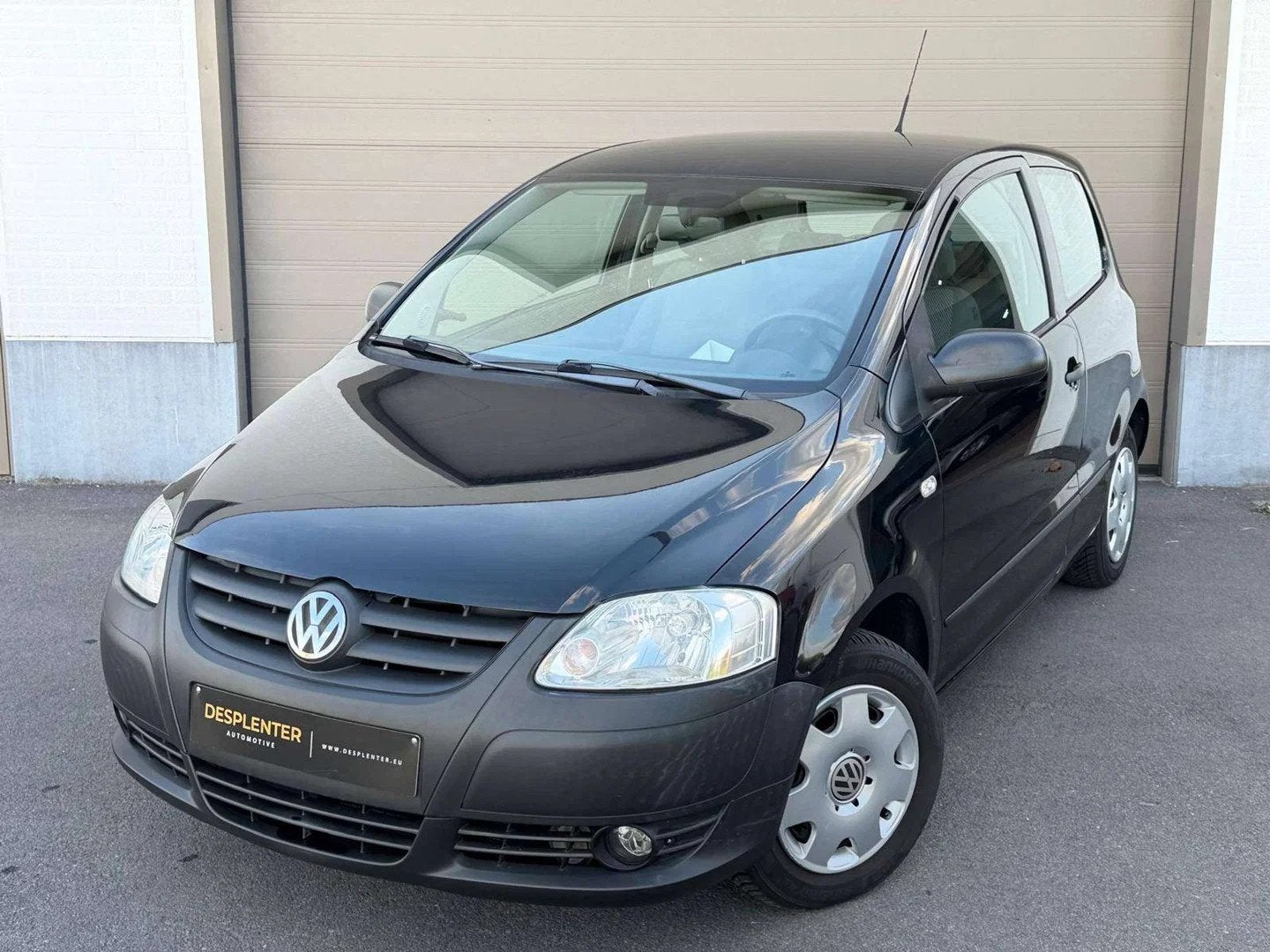 Volkswagen Fox Fox 1.4i GARANTIE/WEINIG KM/ELEK RUITEN/DB NI, Auto's, Volkswagen, 4 zetels, Stof, 4 cilinders, Zwart
