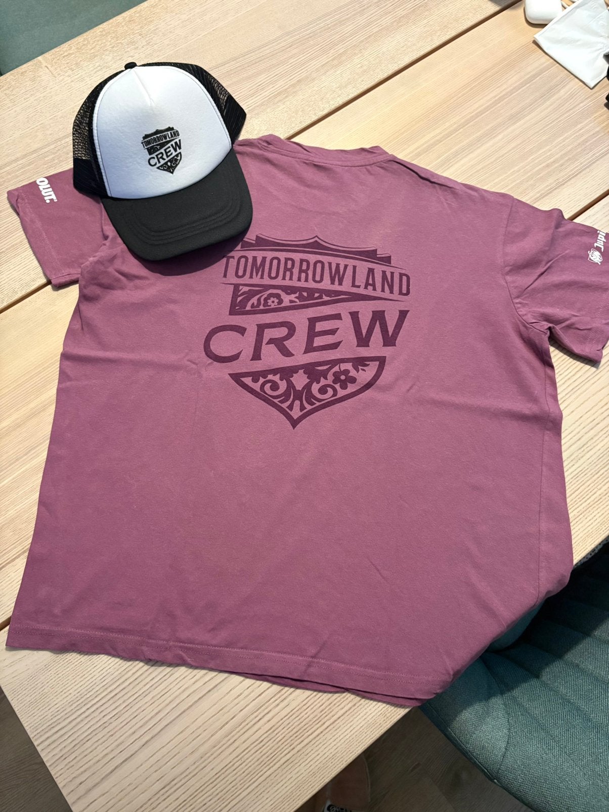 Tomorrowland - T-shirt (taille S) + casquette, Enlèvement ou Envoi, Comme neuf