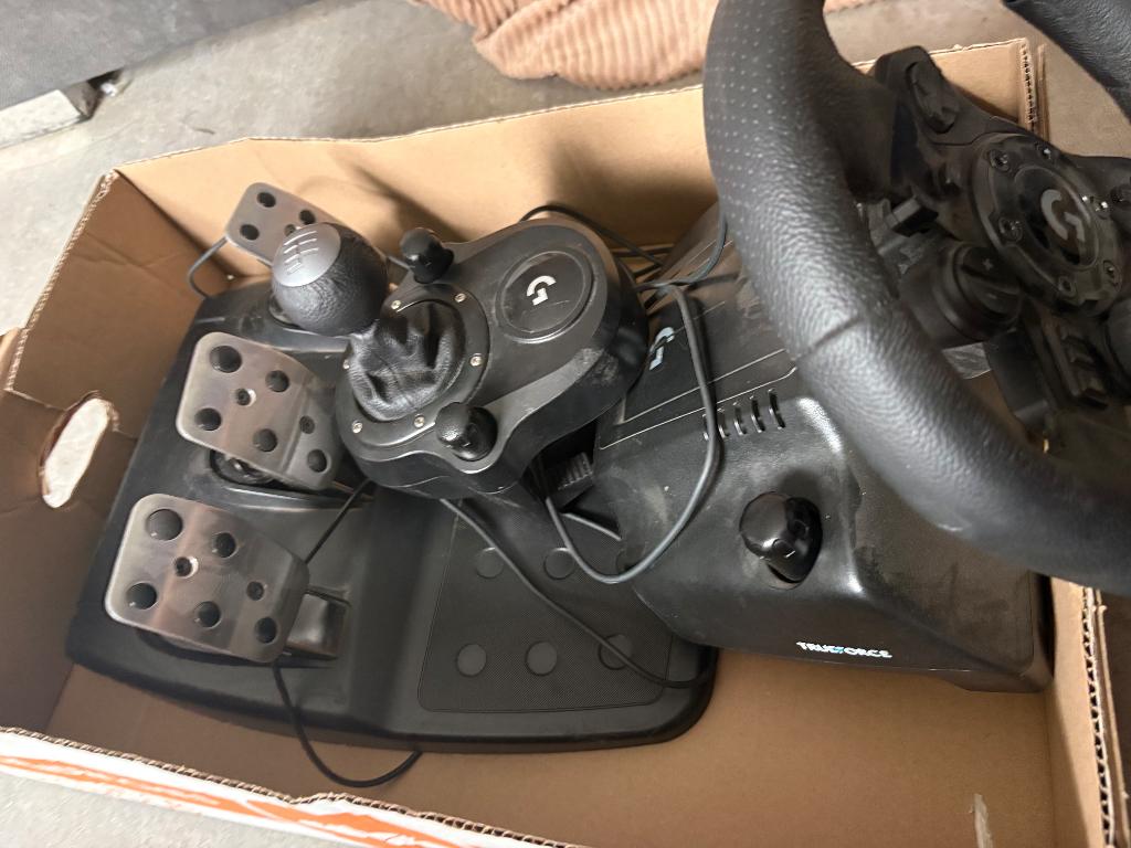 LOGITECH Gaming stuurwiel Combo voor PS5/PS4/PC, Ophalen, Zo goed als nieuw, Stuur of Pedalen, PlayStation 4