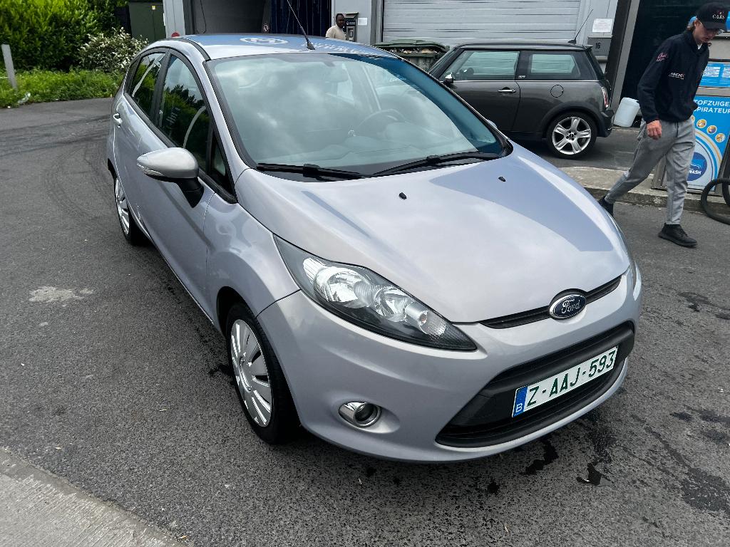 Ford Fiesta benz met airco 130000 km wordt gekeurd, Auto's, Voorwielaandrijving, Euro 5, Stof, 1242 cc