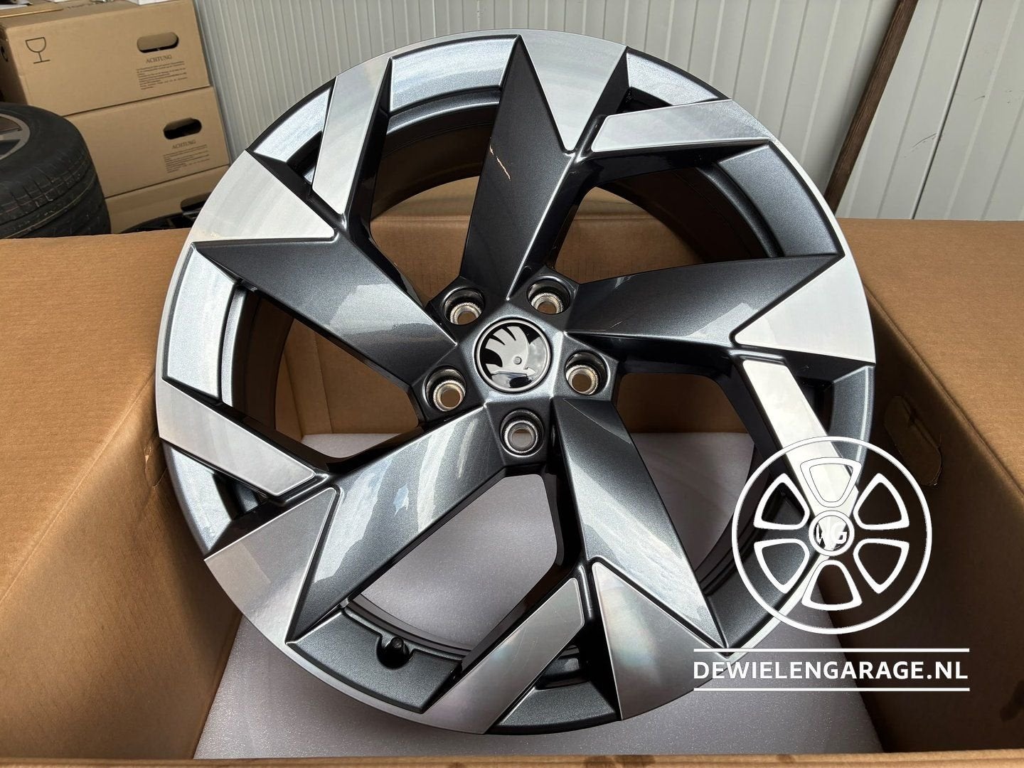 4x 19 inch Skoda Kodiaq TIRSULI Origineel NIEUW Sportline 5x, Auto-onderdelen, Banden en Velgen, 19 inch, Velg(en), -, -