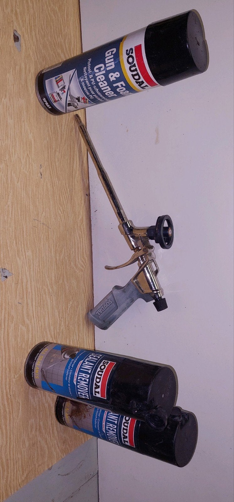 Titre
Pistolet à mousse PU Soudal + nettoyants et dissolvant, Enlèvement, Neuf