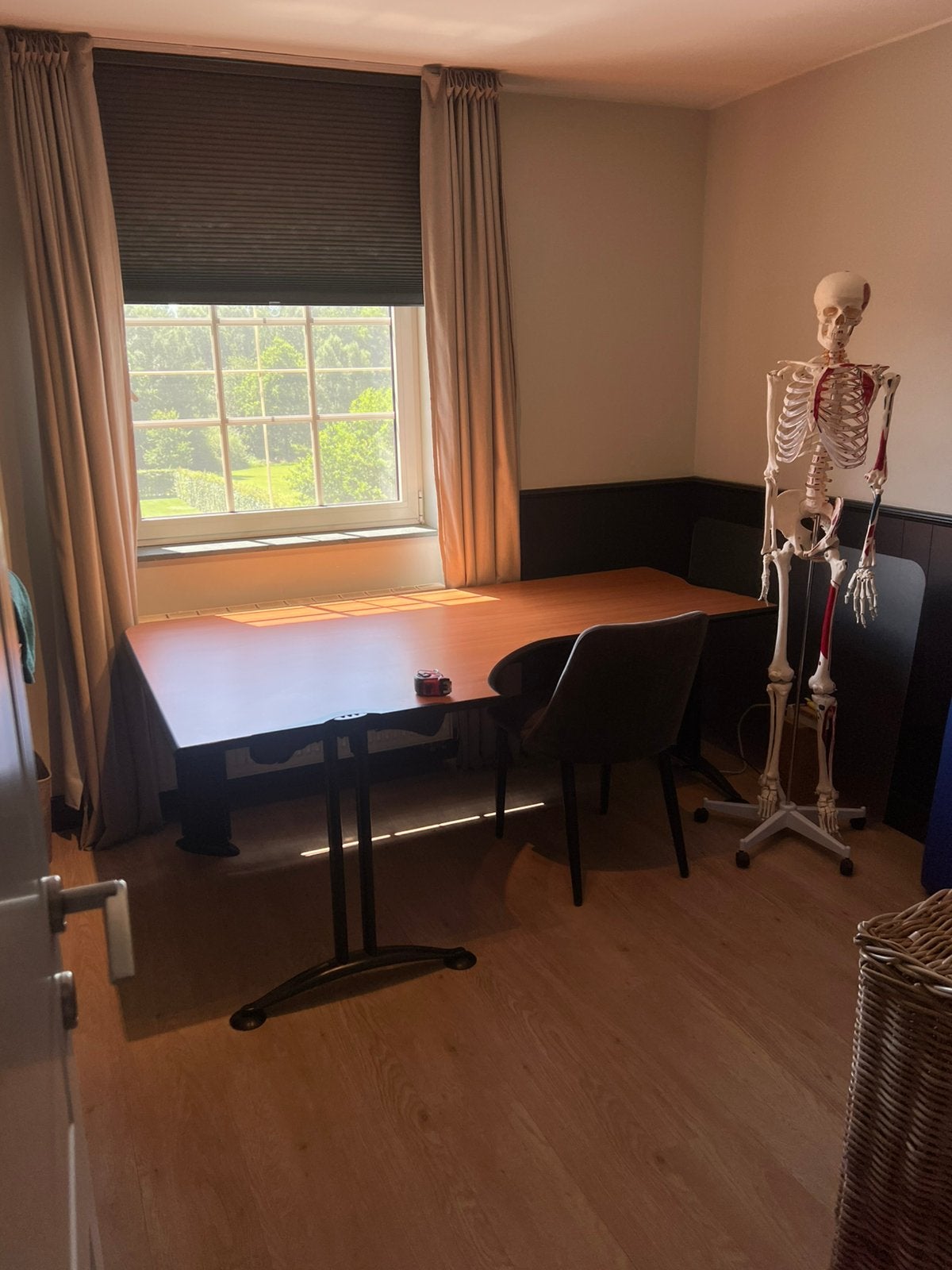 Ruime bureau met stoel, Immo, Appartementen en Studio's te huur