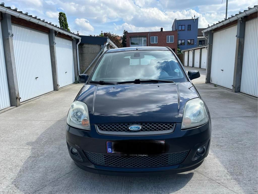 Ford fiesta 1.4 benzine, Voorwielaandrijving, Zwart, 5 deurs, Particulier