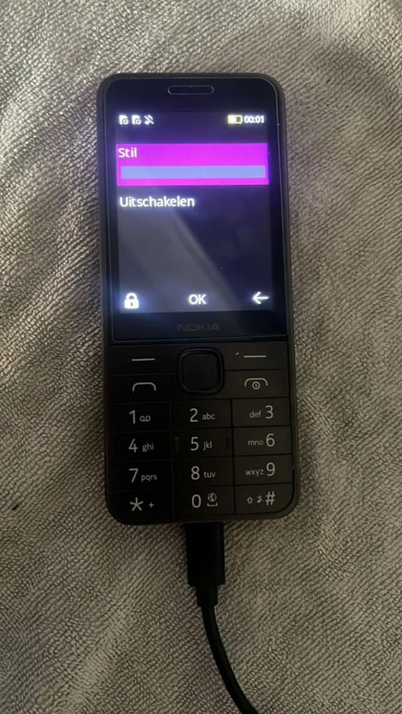 Nokia 235 4g ongebruikt met hoesje, Télécoms, Téléphonie mobile | Nokia, Neuf, Classique ou Candybar, Clavier physique, Enlèvement
