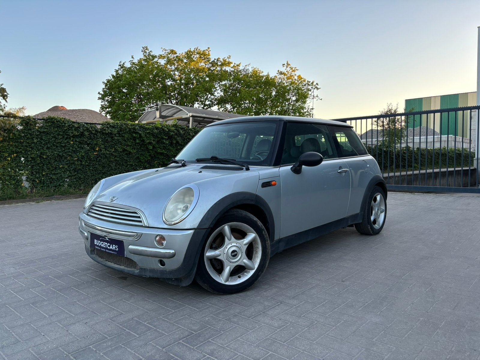 Mini Cooper One 1.4iBenzine/2007/Airco/halfleder/ 2.350€, Zwart, Leder en Stof, Bedrijf, Handgeschakeld
