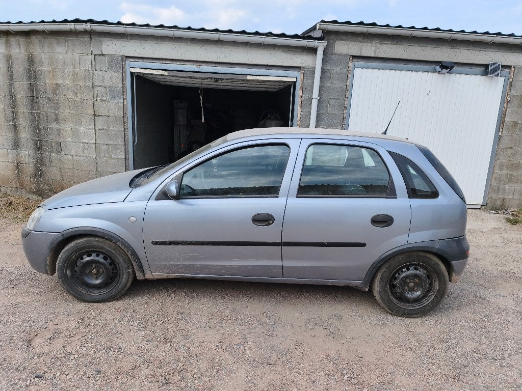 Bonjour je vends une Opel Corsa c, Auto's, Opel, Voorwielaandrijving, 139 g/km, Zwart, 4 cilinders