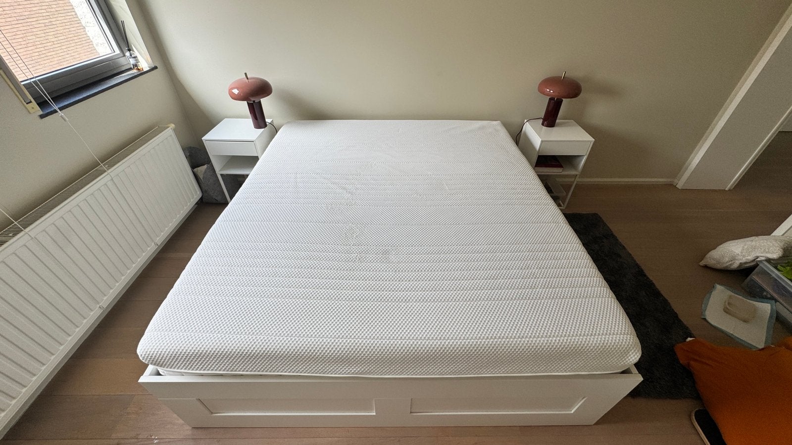 IKEA BRIMNES bed 180x200cm + matras, lattenb., nachtkastjes, Ophalen, Zo goed als nieuw, 200 cm, Matras