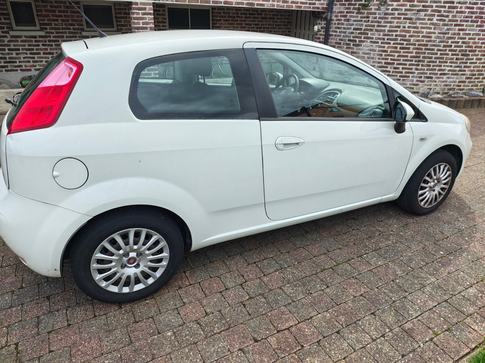 Fiat Punto 2014 - 1.2 Benzine (51KW) / LPG (BRC) | Export, Auto's, Stof, Radio, Wit, Handgeschakeld