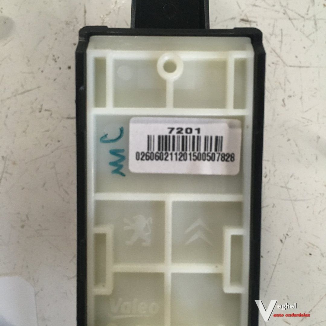 Peugeot 208 1.2 3 cil 5bak 5drs 2015 Radio Navi  Bedieningsc, Enlèvement ou Envoi, -, -, -
