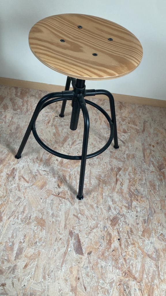 Houten kruk, op hoogt verstelbaar., Enlèvement, Réglable en hauteur, Comme neuf, Bois