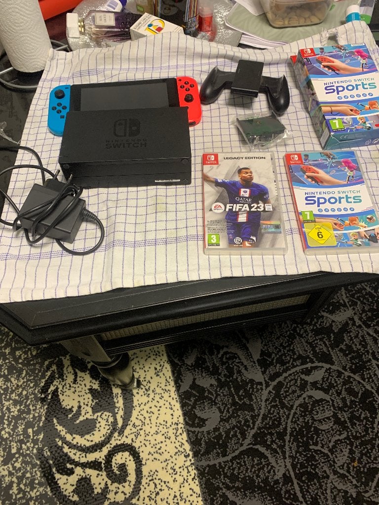 Nintendo switch en lader + controller en spelletje, Consoles de jeu & Jeux vidéo, Online, 2 joueurs, À partir de 7 ans, Course et Pilotage