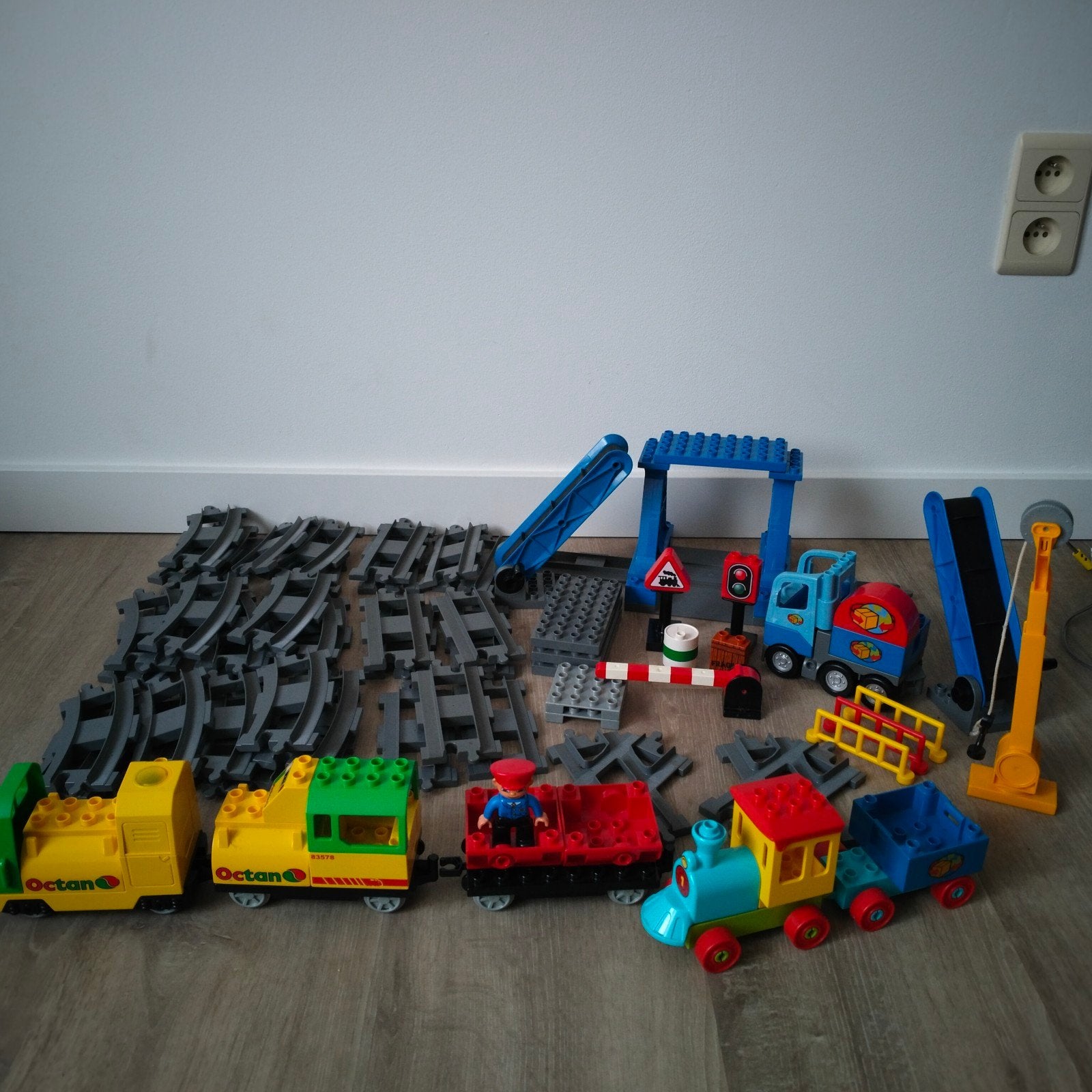 Lego Duplo trein + treinrails + transportset, Kinderen en Baby's, Ophalen, Duplo
