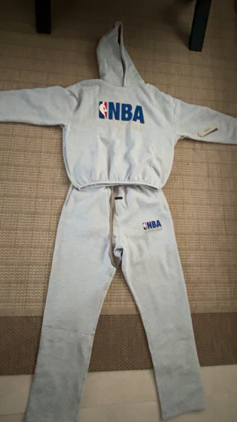 Essentials nba, Ophalen, Zo goed als nieuw