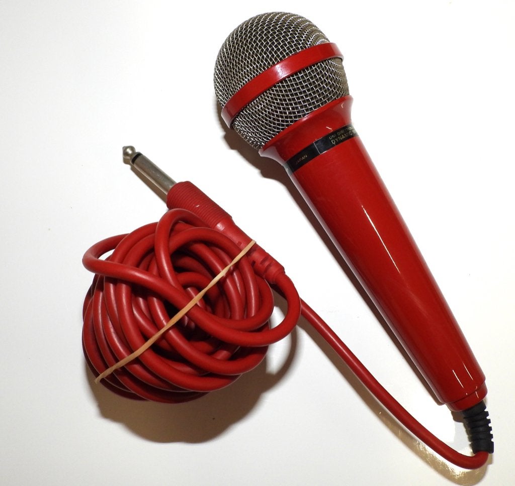 Microphone AOI UD-125 made in JapAN  micro rouge fonctionnel, Musique & Instruments, Enlèvement ou Envoi, Utilisé, Micro chant