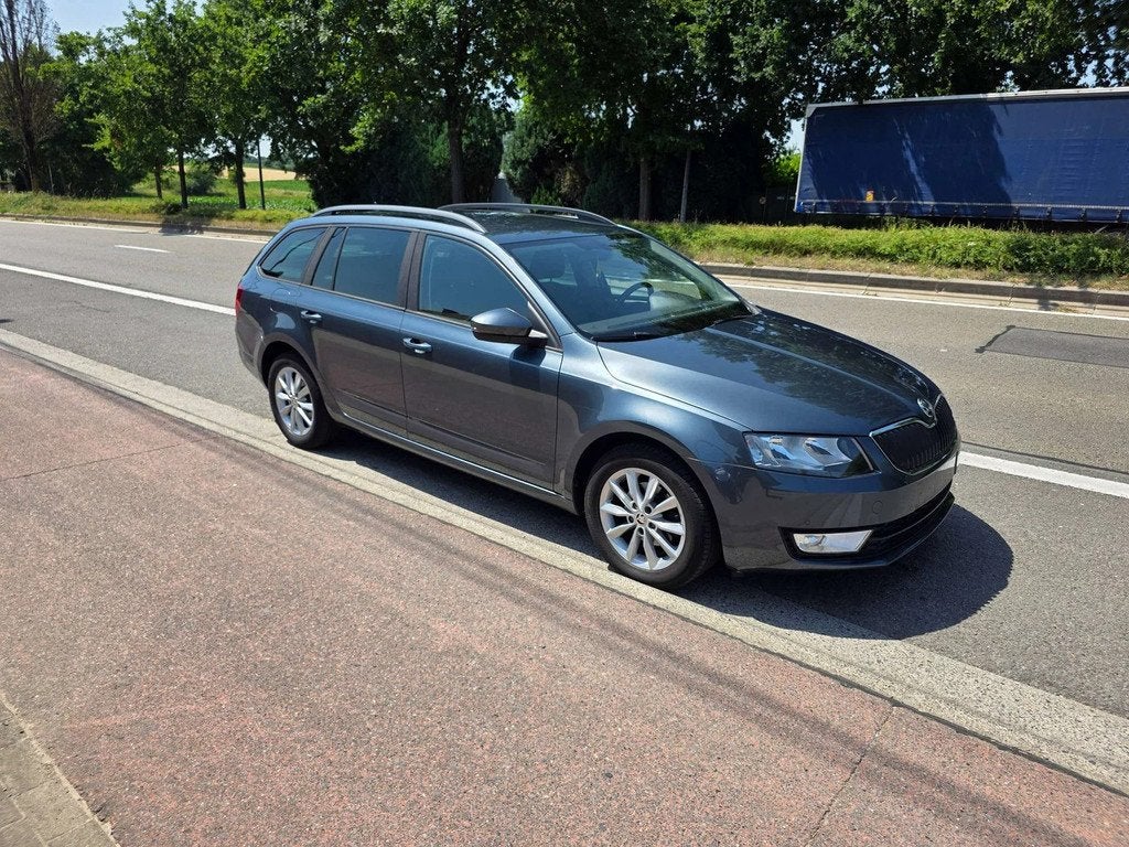 Skoda Octavia SW 1.6 CR TDi Style DSG ! 84000KM ! "AUTOMAAT", Argent ou Gris, Achat, Euro 6, Entreprise