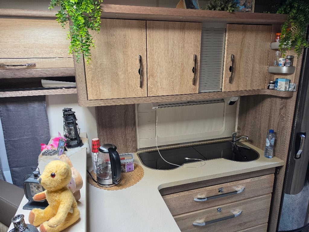 nieuw staat hobby landhaus voloptie,s dubbel asser, Caravans en Kamperen, Hobby, 7 tot 8 meter, Bedrijf, Schokbreker