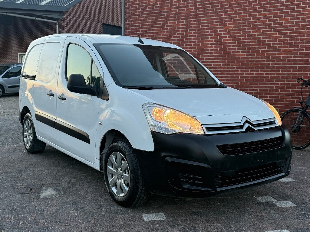 Citroen Berlingo 1.6hdi euro 6 licht vracht gekeurd vvk, Auto's, Voorwielaandrijving, Dealer onderhouden, Stof, Euro 6