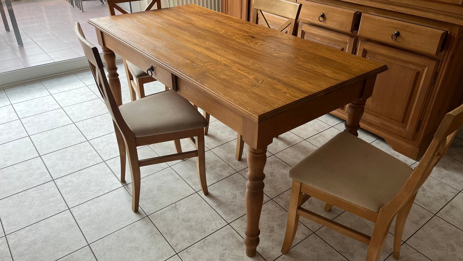 Table en pin massif, Maison & Meubles, Enlèvement, Comme neuf