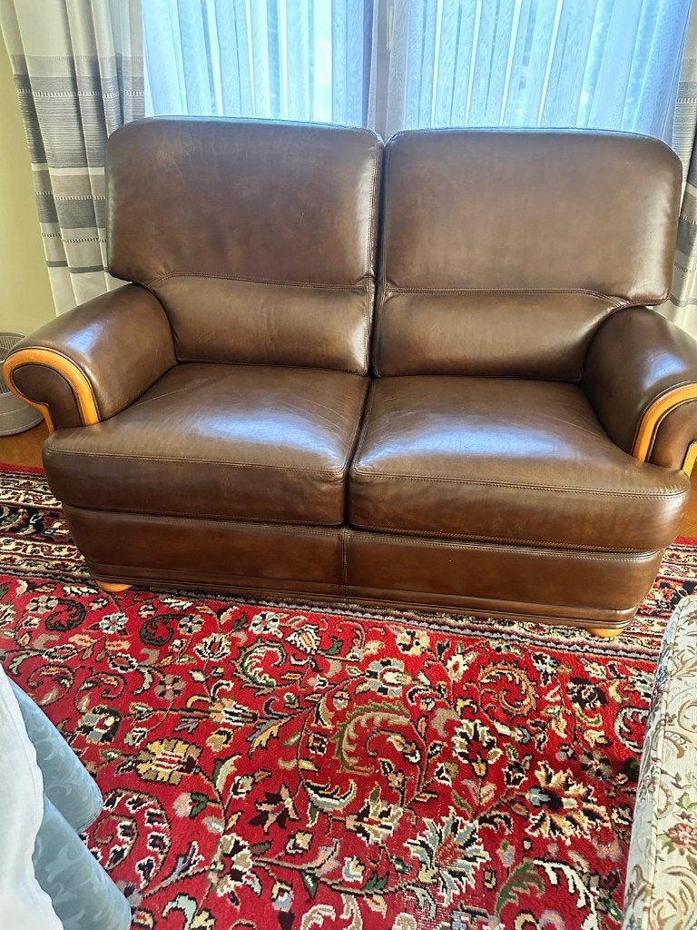 Goedkoop - bruine lederen tweezit - voor salon /ontvangst, Ophalen, 150 tot 200 cm, Tweepersoons, Zo goed als nieuw