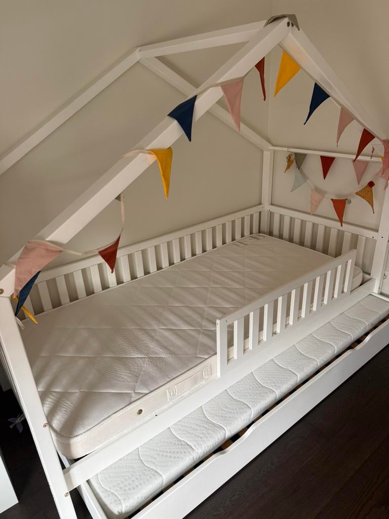 Bed petit puk 200x 90, met onderlade, inclusief matrassen, Ophalen, Zo goed als nieuw, Matras