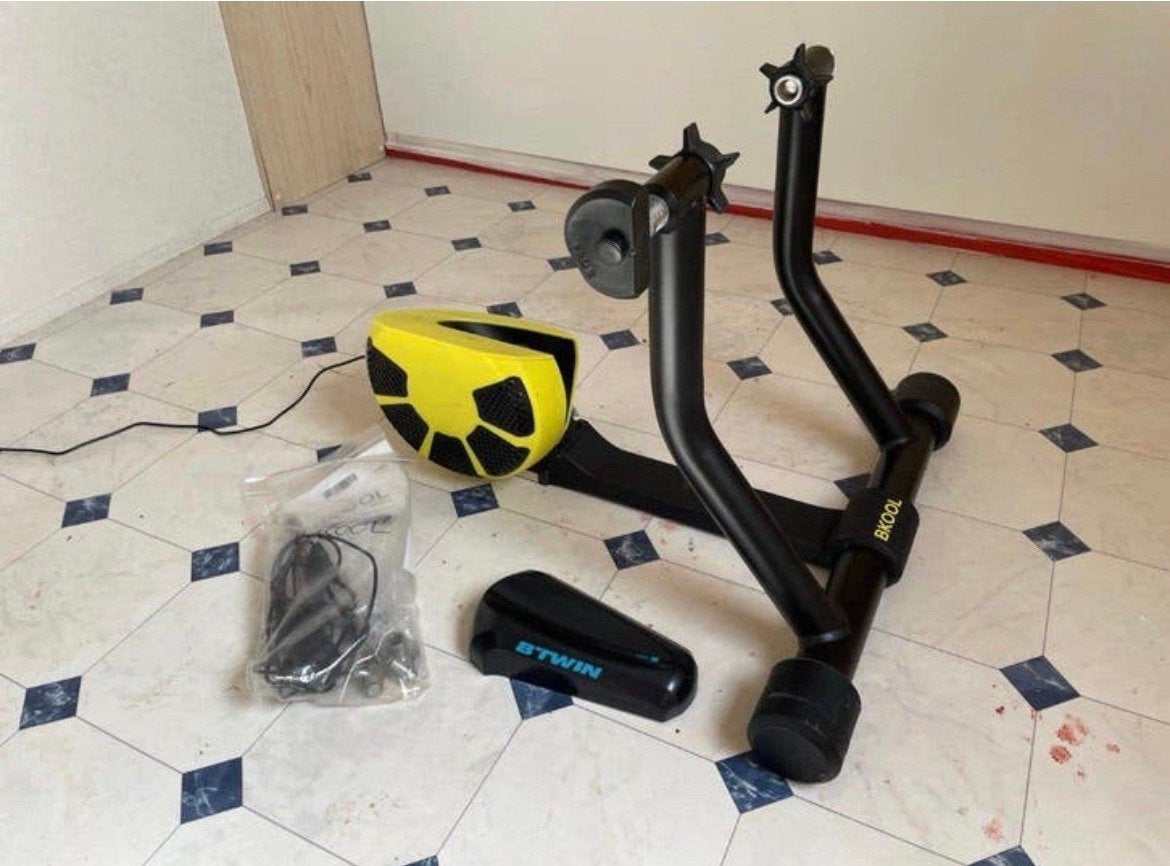 Entraîneur de vélo/vélo à roulettes BKOOL Smart Pro 2, Sports & Fitness, Enlèvement, Comme neuf, Autres types