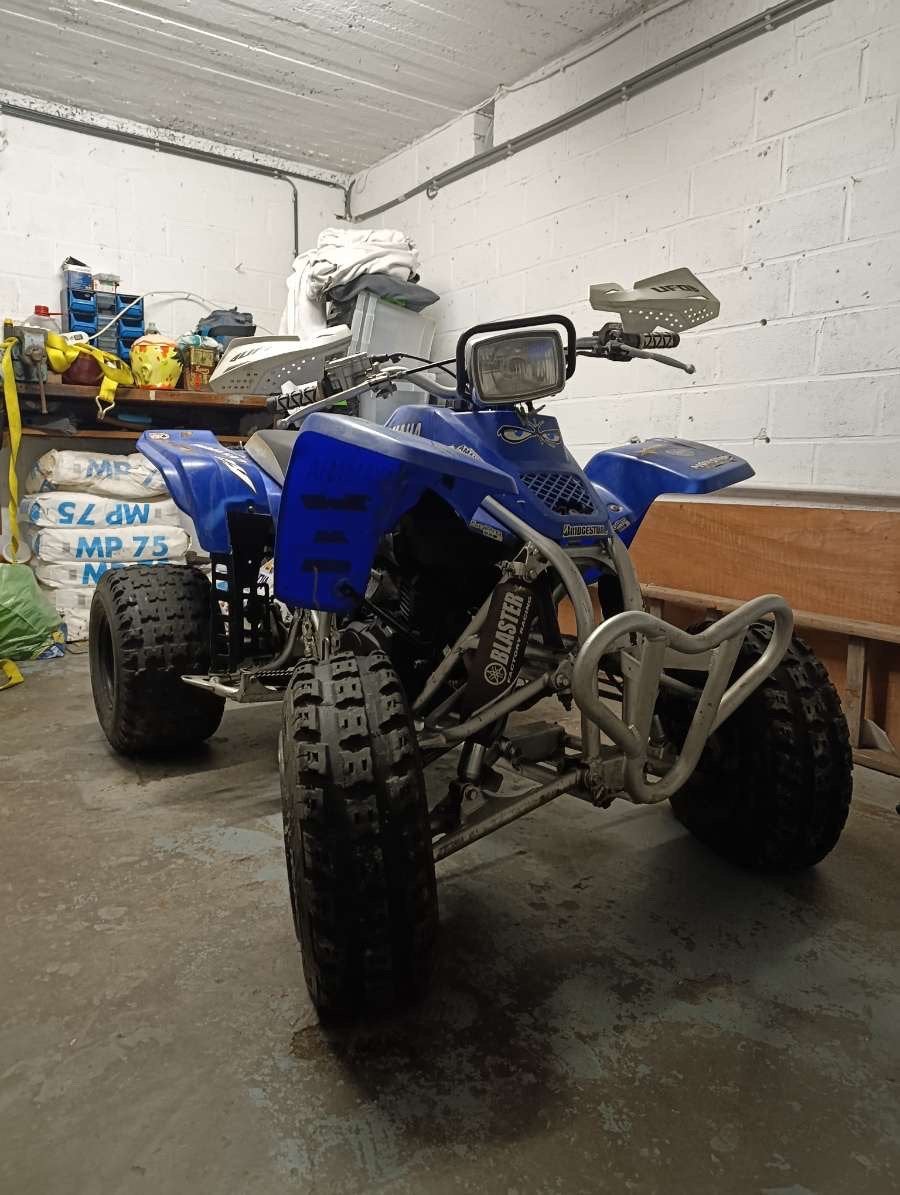 Yam blaster 200 2T, Motos