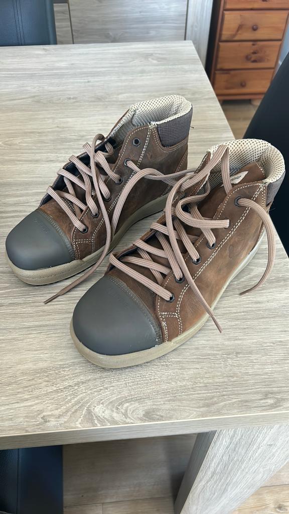 Bruine schoenen met ijzeren tip maat 41, 45 en 46, Kleding | Heren, Schoenen, Ophalen, Nieuw
