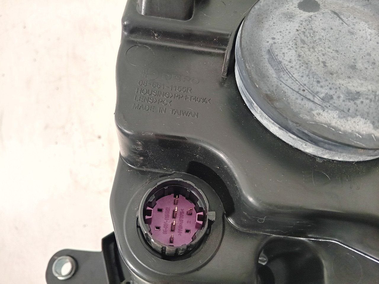 Koplamp rechts Ford Fiesta, Onderdelen@venauto.nl, Van der Ven Autorecycling B.V., Ettenseweg 76, 4706 PB Roosendaal, The Netherlands