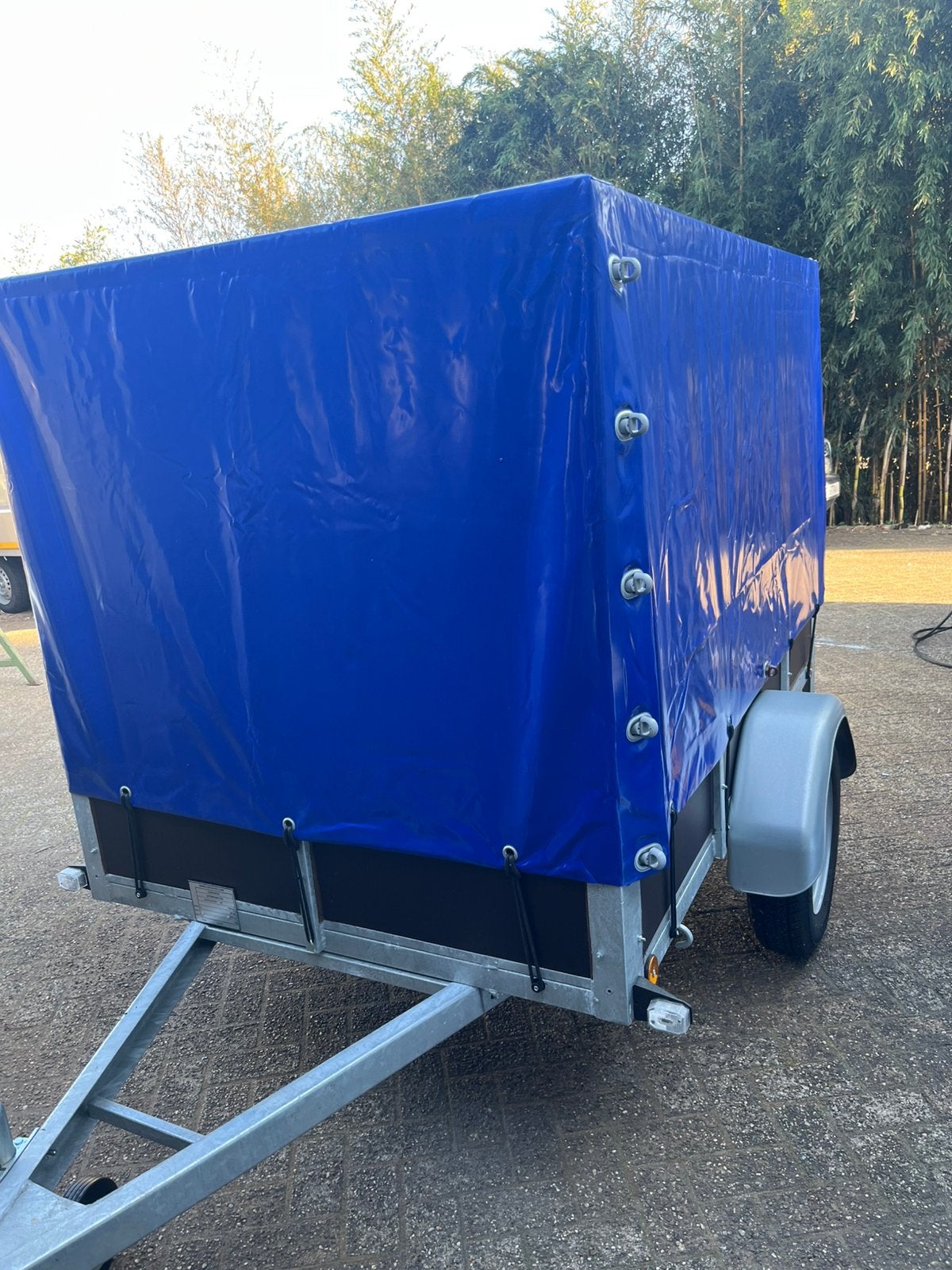 Aanhangwagens met huif, Ophalen, Nieuw