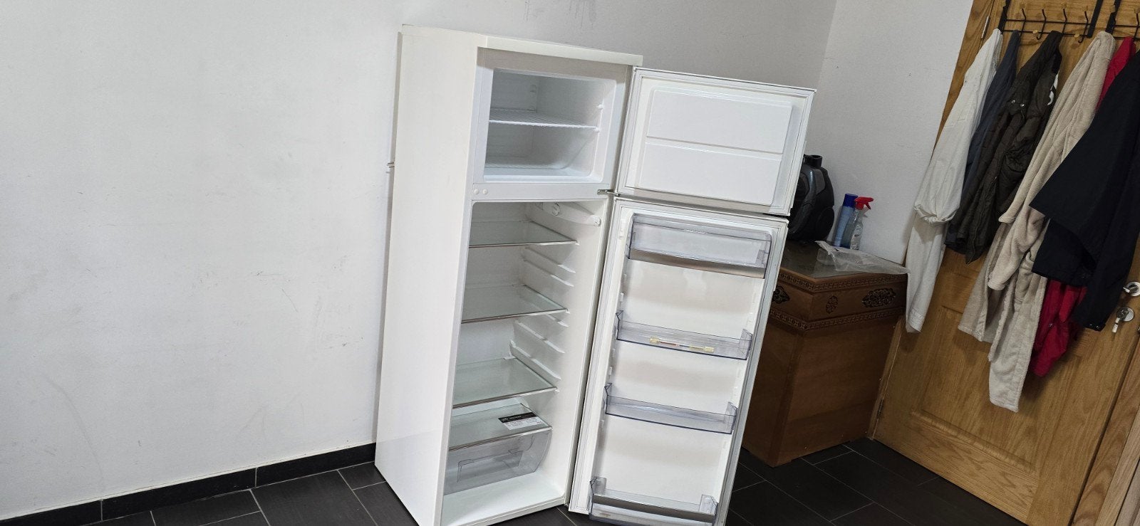 À vendre, réfrigérateur AEG CT280 en très bon état général.