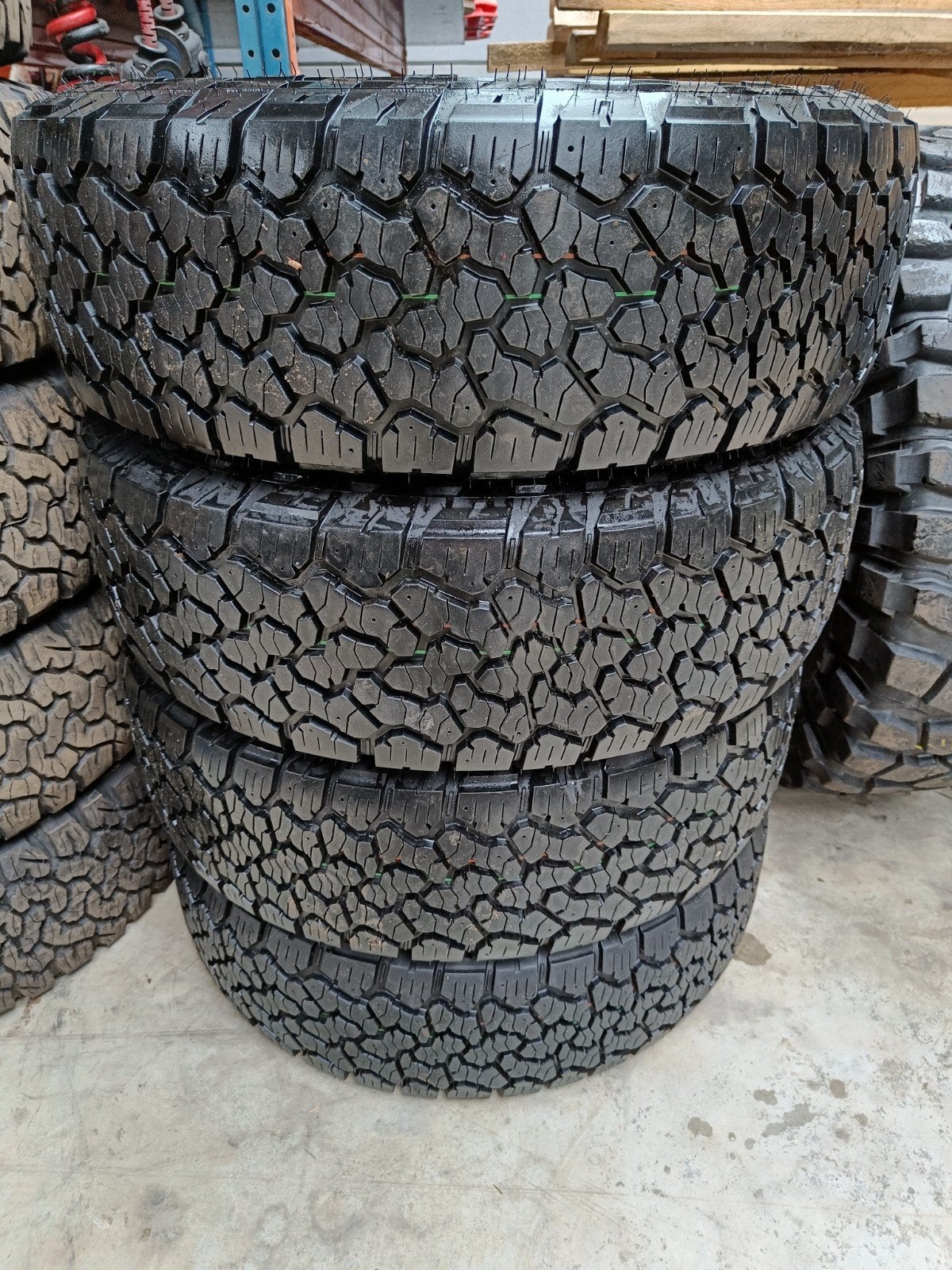4 Pneus General Tire 275/70 R18 116S, Enlèvement