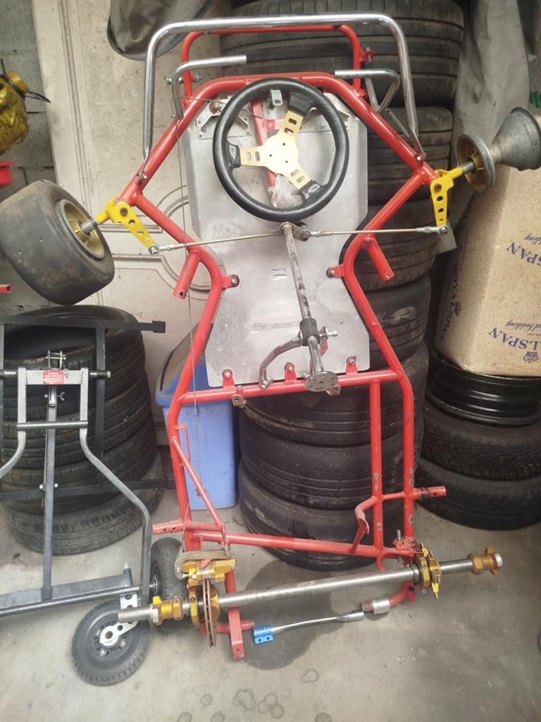 Châssis de kart Swiss Hutless vintage des années 90, Sports & Fitness, Karting, Enlèvement, Kart