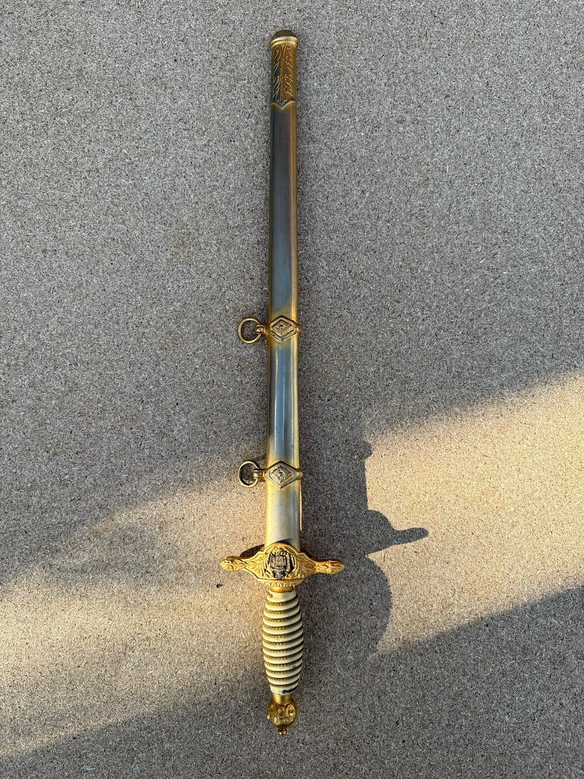 Dague de cérémonie de type armée de l’air espagnole fourreau, Collections, Enlèvement, Couteau ou Poignard