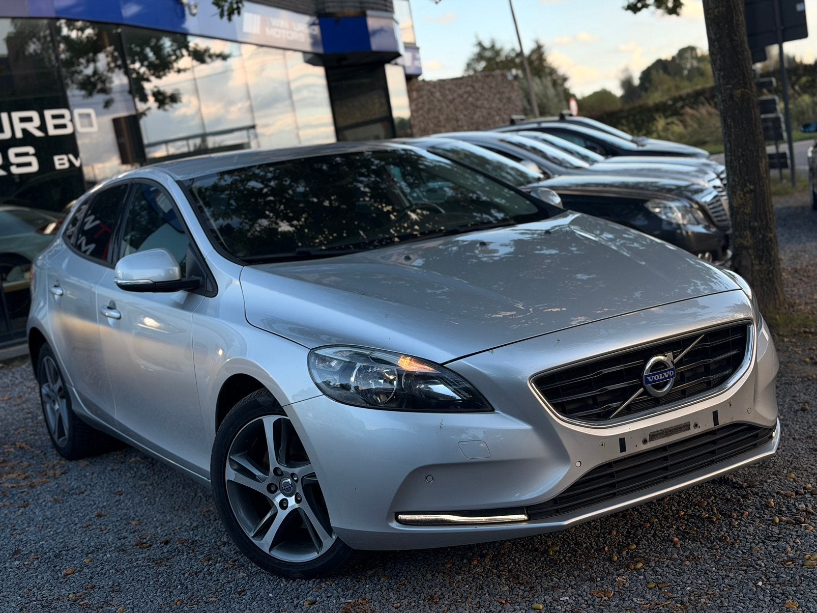 Volvo V40 2016 Parfait état Meilleur prix ! Garantie d'un an, Autos, 90 kW, Argent ou Gris, Achat, Euro 6