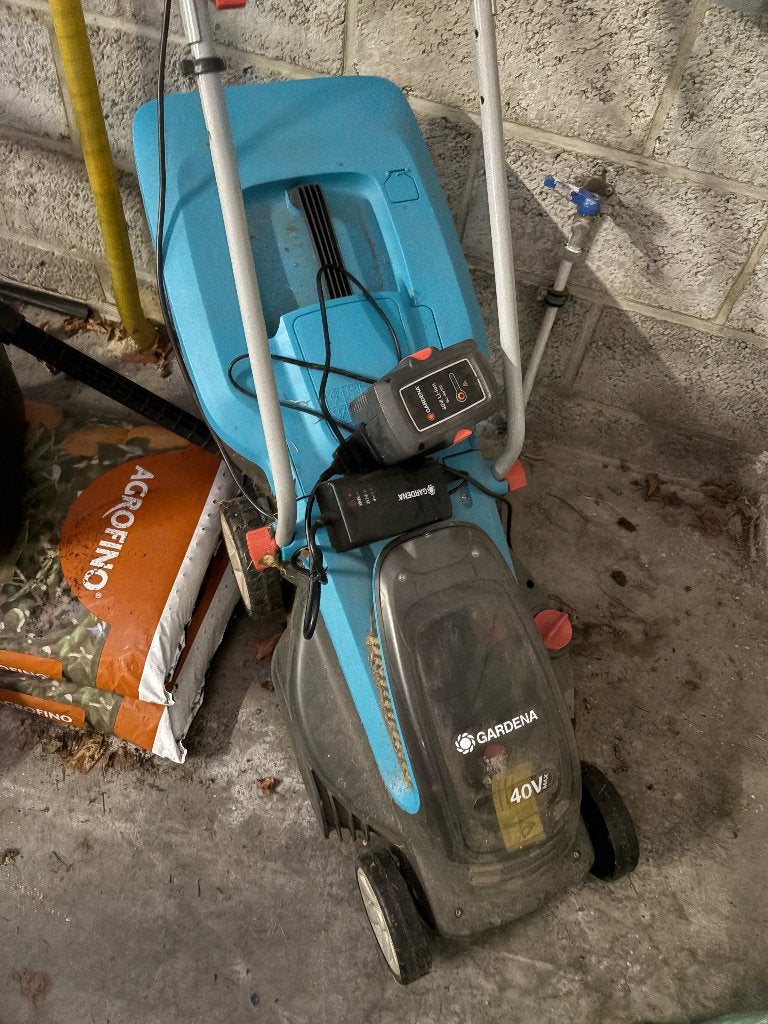 Petite tondeuse électrique Gardena 40V, Tondeuses à gazon sur batterie, Moins de 30 cm, Démarrage électrique, Enlèvement