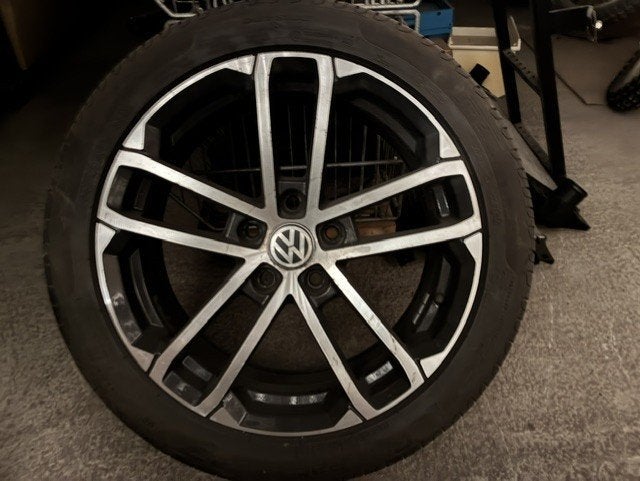 VW GTD originele alu 17 duims velg met ban 225 45 R 17, Ophalen, Gebruikt, Banden en Velgen, 17 inch