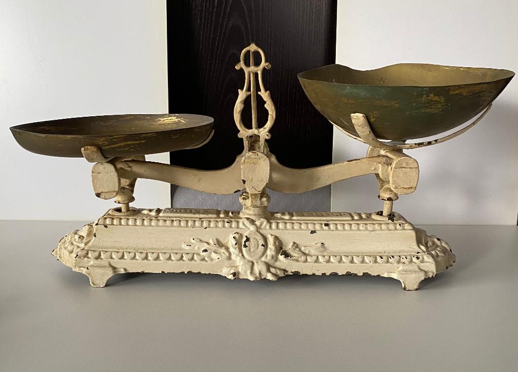 ANCIENNE BALANCE D'ÉPICERIE À BASCULE AVEC SON JEU DE POIDS, Antiquités & Art, Antiquités | Ustensiles de cuisine, Enlèvement