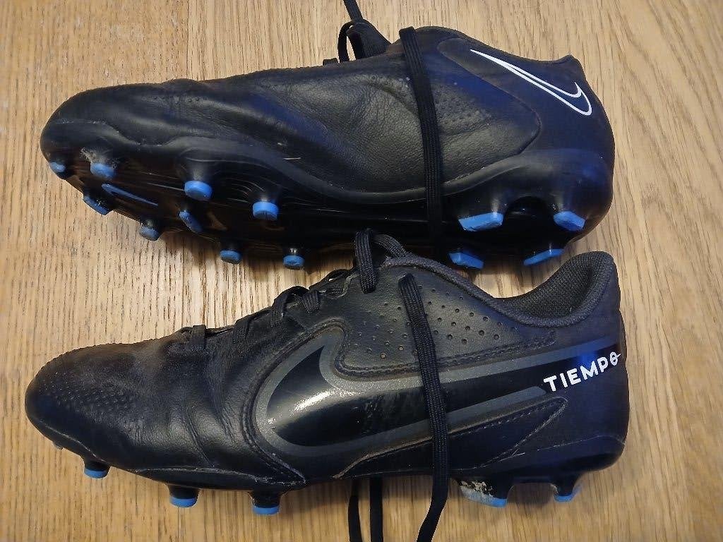 Nike Tiempo voetbalschoenen 38.5, Ophalen of Verzenden, Gebruikt, Schoenen