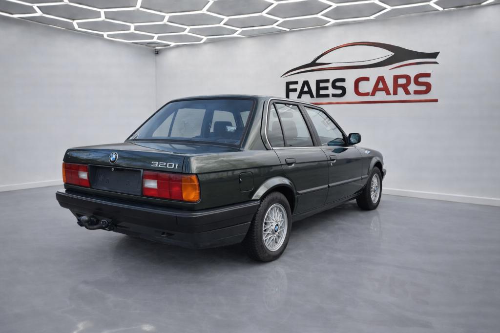 Bmw 320 4 deurs automaat model e30, Auto's, Automaat, 4 deurs, Grijs, 6 cilinders